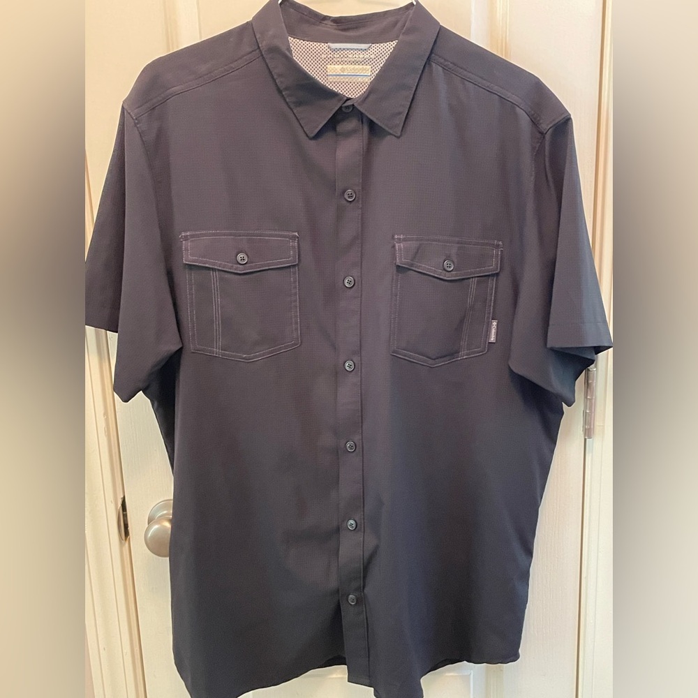 Columbia Men's Black Short Sleeve Shirt
